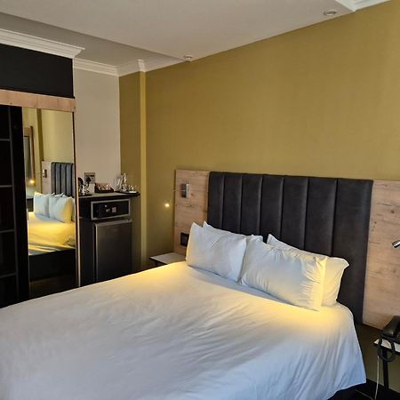 Manhattan Hotel Pretoria-Noord Extérieur photo