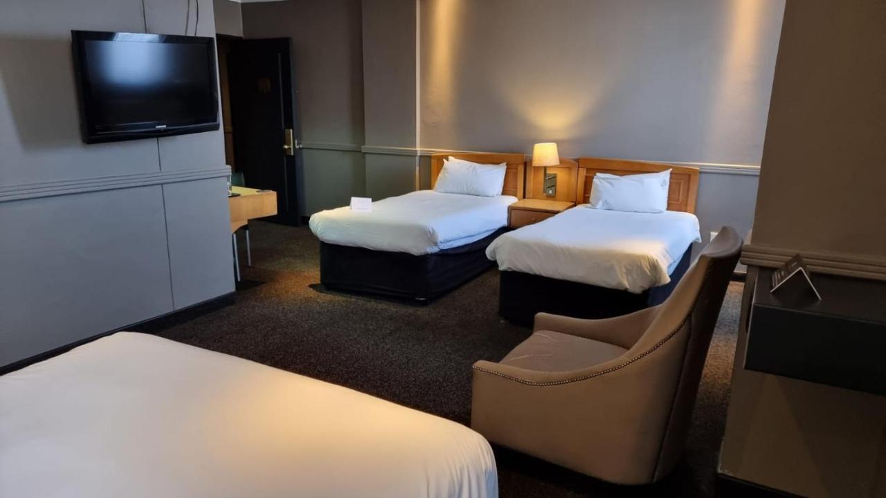 Manhattan Hotel Pretoria-Noord Extérieur photo