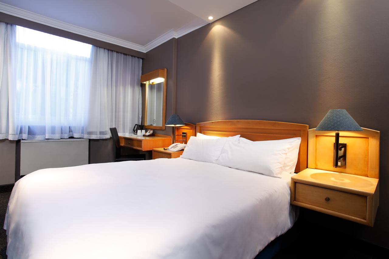 Manhattan Hotel Pretoria-Noord Extérieur photo