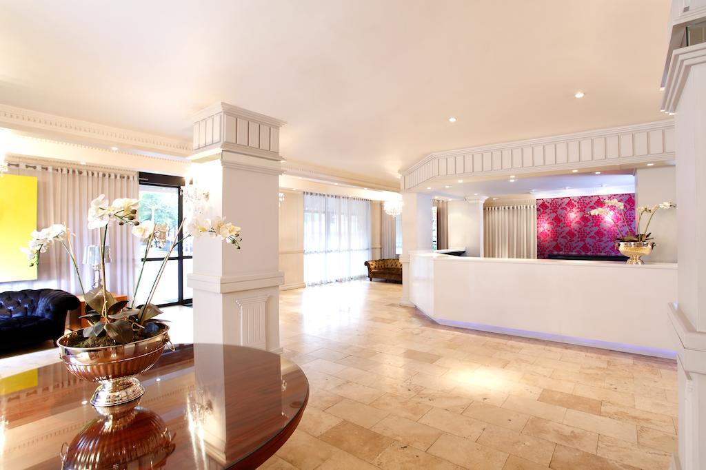 Manhattan Hotel Pretoria-Noord Extérieur photo